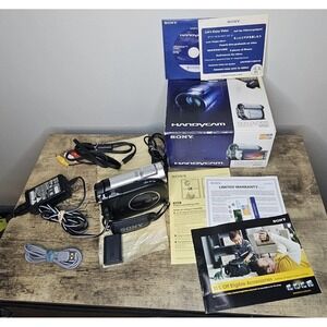 Sony Handycam DCR-DVD610 Hybrid DVD + Memory Stick Discs DigitalVCR Carl Zeis